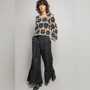 #53 🩷V1-2 POL Black and Cream Crochet Floral Top